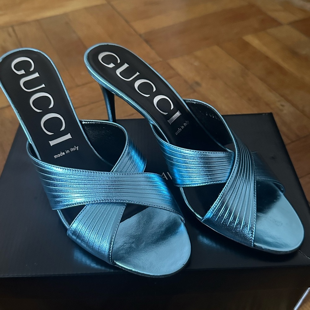 Gucci Blue Heels with Modern Silhouette